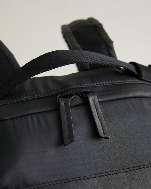 Want les essentiels on sale rogue utility backpack