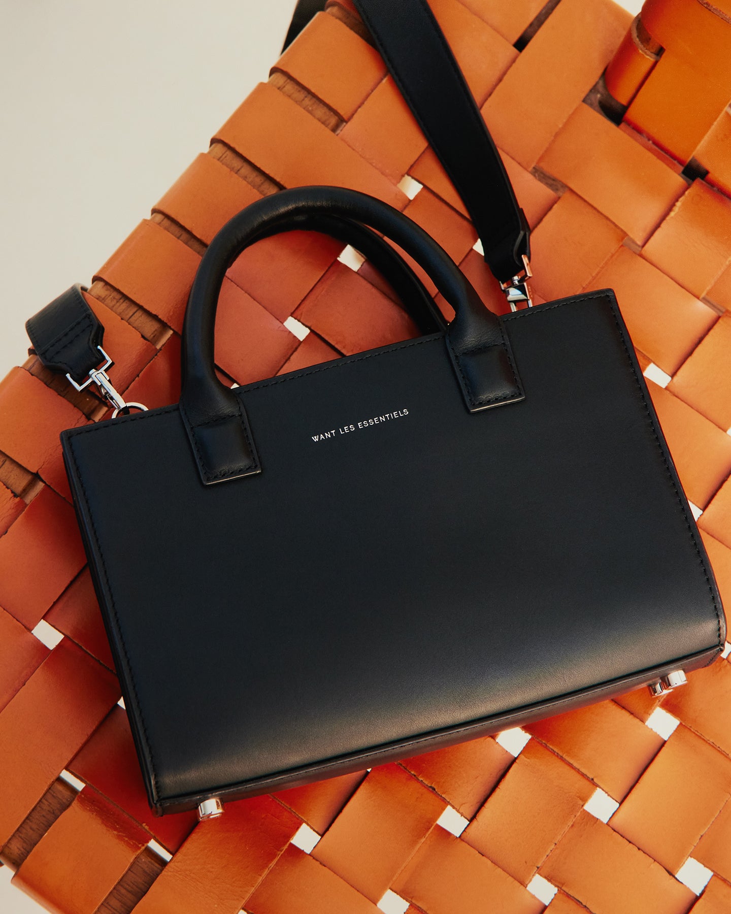 Black leather structured tote shop